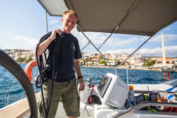 Marinheiro que participa na regata de vela — Fotografia de Stock