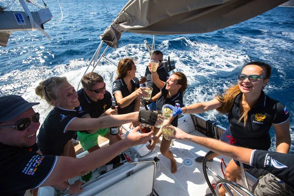 Sailors participate in sailing regatta — Stock Photo, Image