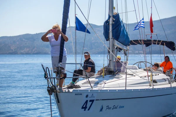 Zeilers deelnemen aan zeilregatta — Stockfoto