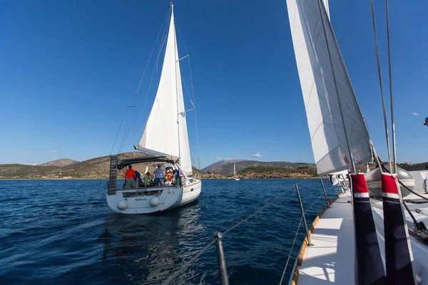 Zeilers deelnemen aan zeilregatta — Stockfoto