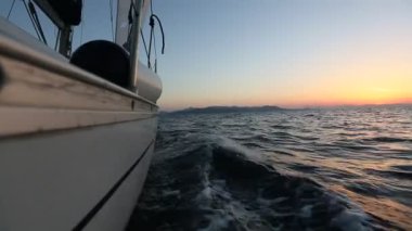 Lüks Yat tekne. gün batımında  