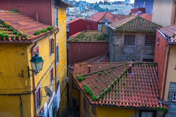 포르투의 오래 된 마을 있는 집 — 스톡 사진