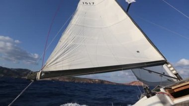 Yelkenli yelkenli sırasında