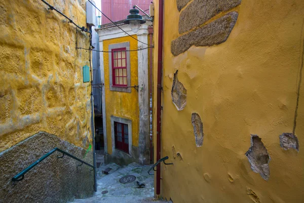 Een van de zijstraten in Porto — Stockfoto