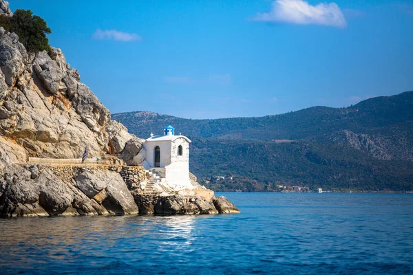 Faro torre en el mar Egeo — Foto de Stock