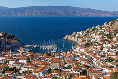 Panoramik manzaralarını sunan Hydra Adası