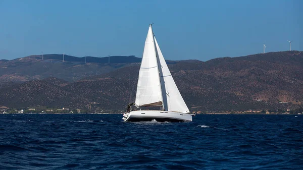 Yachtboot bei Regatta — Stockfoto