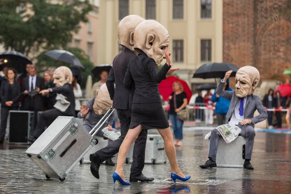 Deelnemers van Krakau theater nacht festival — Stockfoto