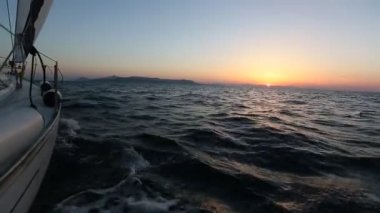 Lüks Yat tekne gün batımında  