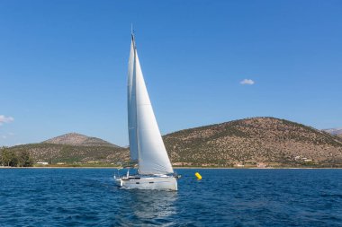 regatta beyaz yelkenli tekne