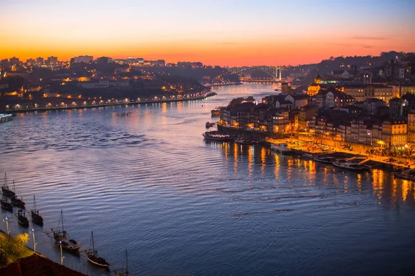Río Duero en Oporto por la noche —  Fotos de Stock