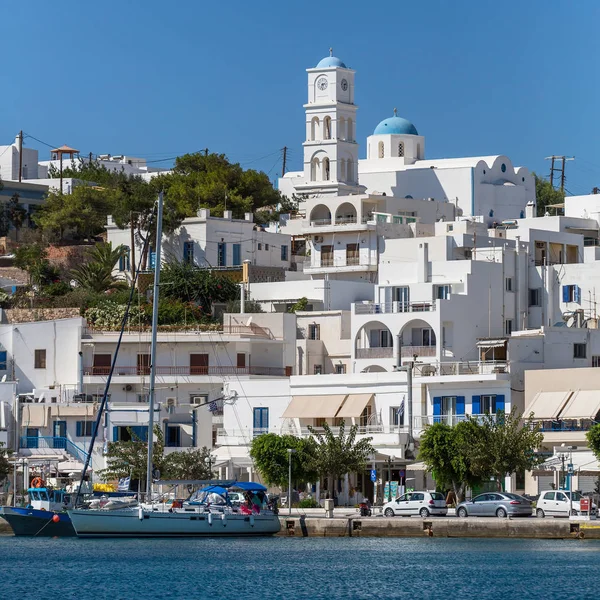 Hamnen i Milos island — Stockfoto