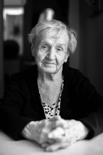 Sevimli yaşlı kadın — Stok fotoğraf