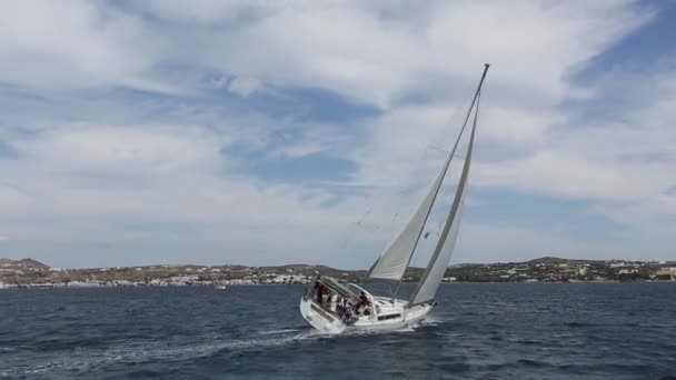 Sailors participate in sailing regatta island — Stock Video