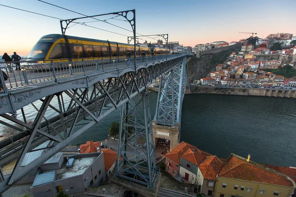 Tren del Metro de Oporto —  Fotos de Stock