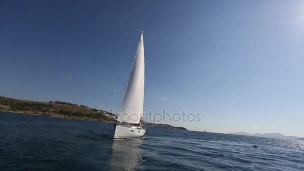 Ναύτες που συμμετέχουν στην ιστιοπλοΐα ρεγκάτα νησί — Αρχείο Βίντεο