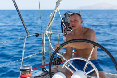 Adam denetimleri yelkenli tekne