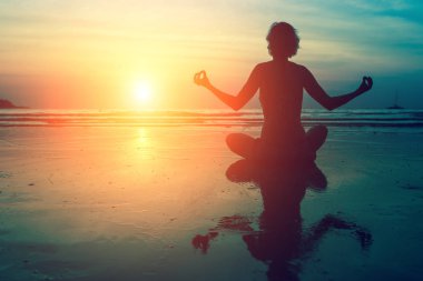 Yoga yapan kadın