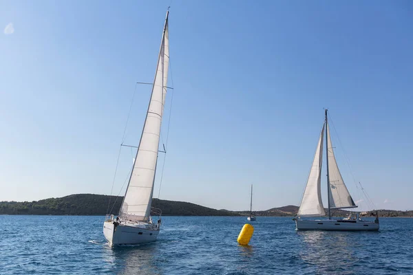 Iates em regata Vela — Fotografia de Stock