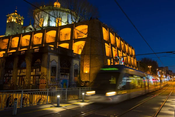 Porto Metro på Dom Luis iron Bridge — Stockfoto