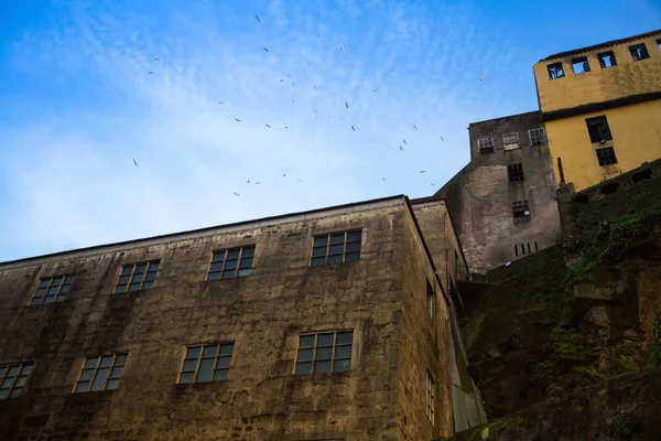 Edifici industriali e abbandonati — Foto Stock