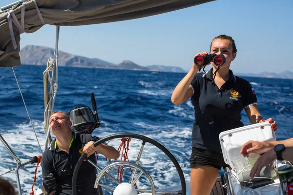 Marineros que participan en regata de vela — Foto de Stock