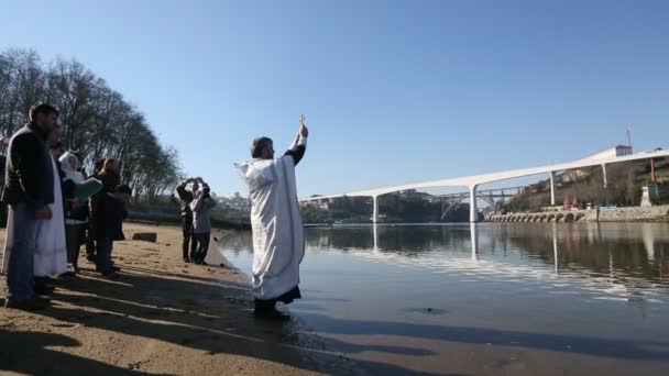 İsa'nın vaftiz kutluyor — Stok video