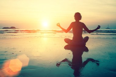 Yoga Çalışan Genç Kadın