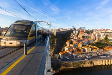 Douro nehir ve Dom ben köprü Luis 