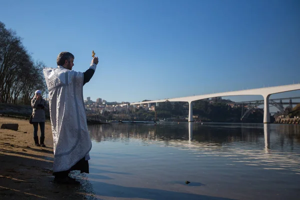 İsa'nın vaftiz kutluyor — Stok fotoğraf