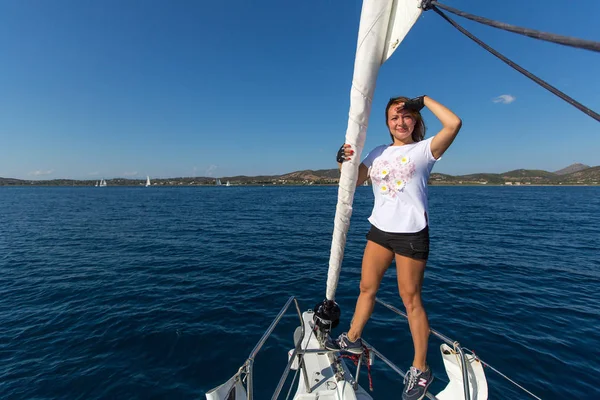 Segler nehmen an Segelregatta teil — Stockfoto