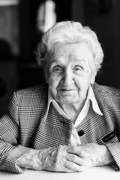 Portrait of elderly woman. — Stock Photo, Image