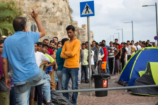 Unbekannte Flüchtlinge bei der Ankunft in Griechenland — Stockfoto