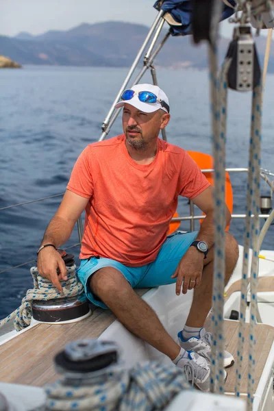 Man on sailing yacht — Stock Photo, Image