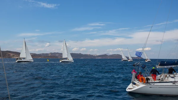 Marinheiros participam na regata de vela — Fotografia de Stock