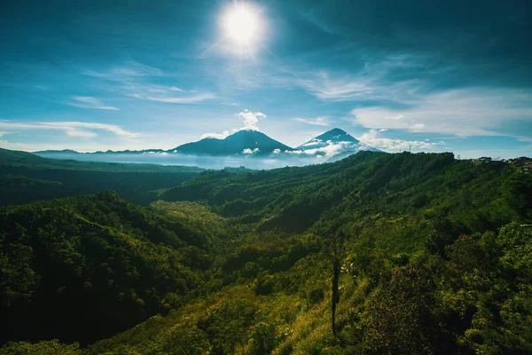 Vulcão Batur em névoa — Fotografia de Stock