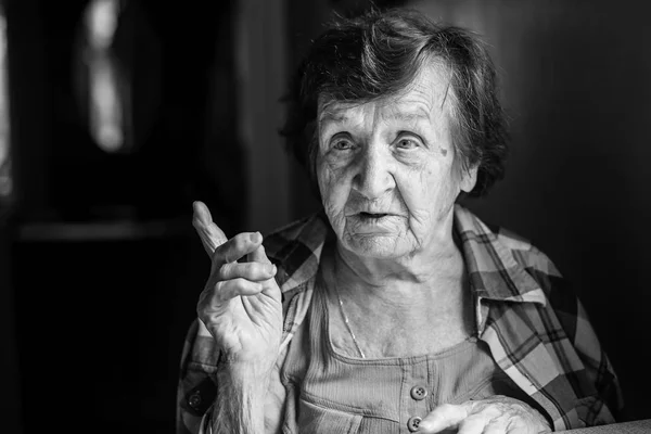 Idős nő portréja. — Stock Fotó