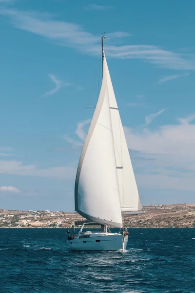 Ship yacht with white sails — Stock Photo, Image