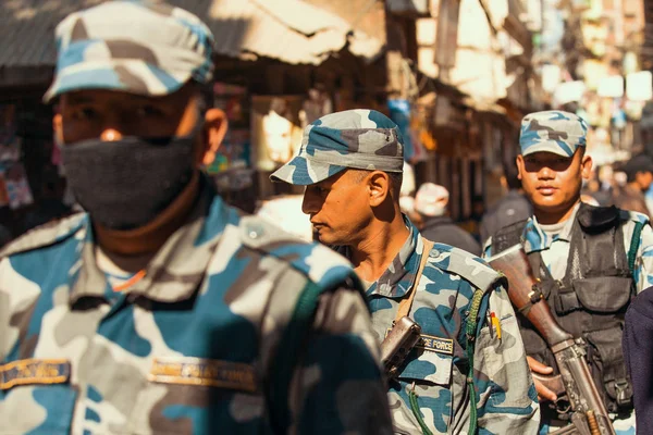 Soldados durante la protesta — Foto de Stock