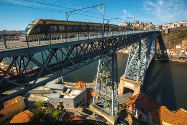 Metro Dom Luis köprüsü üzerinde