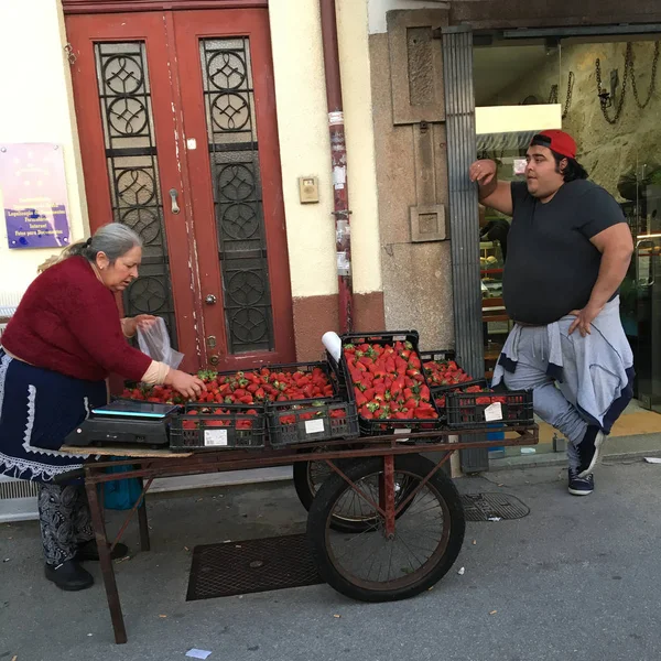 Vendedores ambulantes en la calle — Foto de Stock