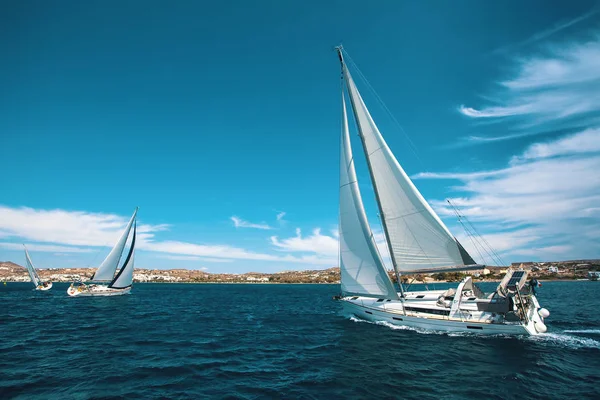 Luxusní jachty v Regata — Stock fotografie