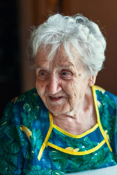 高齢の祖母の肖像画. — ストック写真