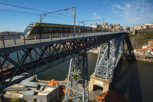 Tren del Metro de Oporto — Foto de Stock