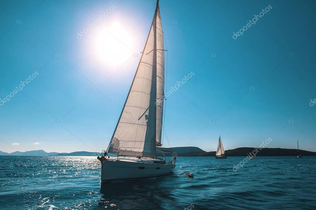 Barche a vela in mare