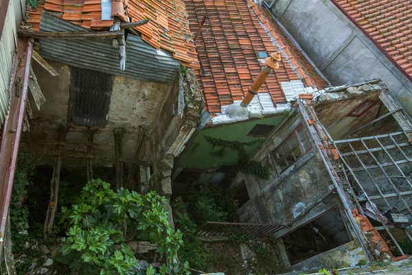 Edificio abandonado en Oporto — Foto de Stock