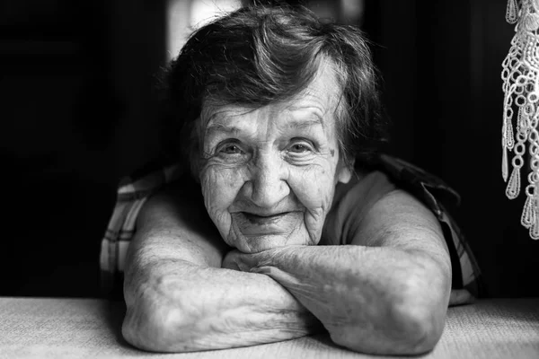 快乐的老年女人 — 图库照片