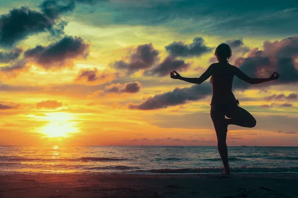 Meditatie yoga silhouet — Stockfoto