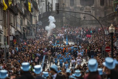  Queima Das Fitas Parade katılımcıların 