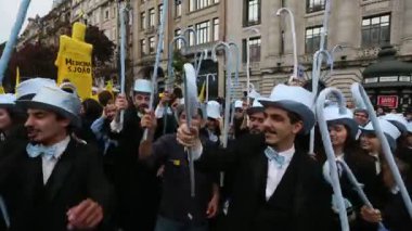  Queima Das Fitas Parade katılımcıların 